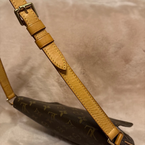 Vintage LV musette tango shoulder bag - Picture 11 of 16